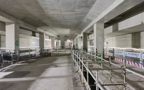 北京地鐵13號線擴能提升工程迎新節點，后廠村站站臺施工圓滿完成